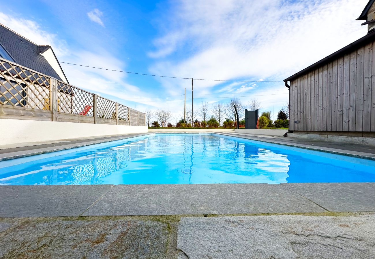 Villa à Bourg-Blanc - *Ty Breignou* Gite breton avec piscine et jacuzzi