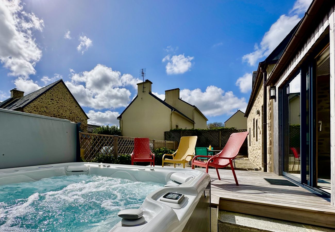 Villa à Bourg-Blanc - *Ty Breignou* Gite breton avec piscine et jacuzzi