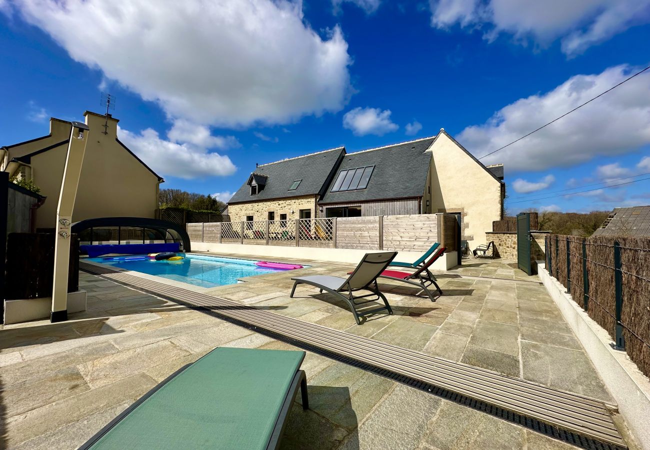 Villa à Bourg-Blanc - *Ty Breignou* Gite breton avec piscine et jacuzzi