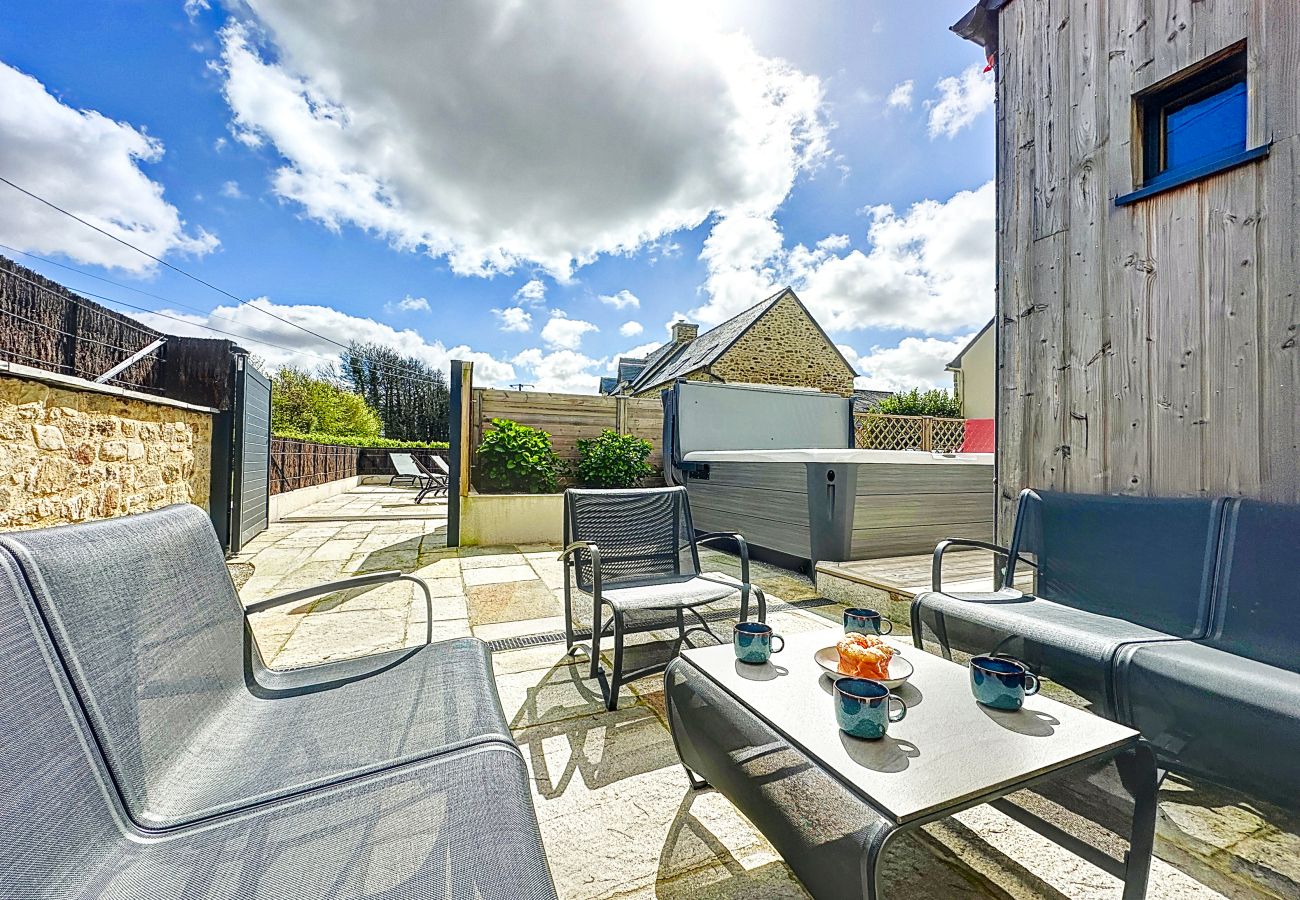 Villa à Bourg-Blanc - *Ty Breignou* Gite breton avec piscine et jacuzzi