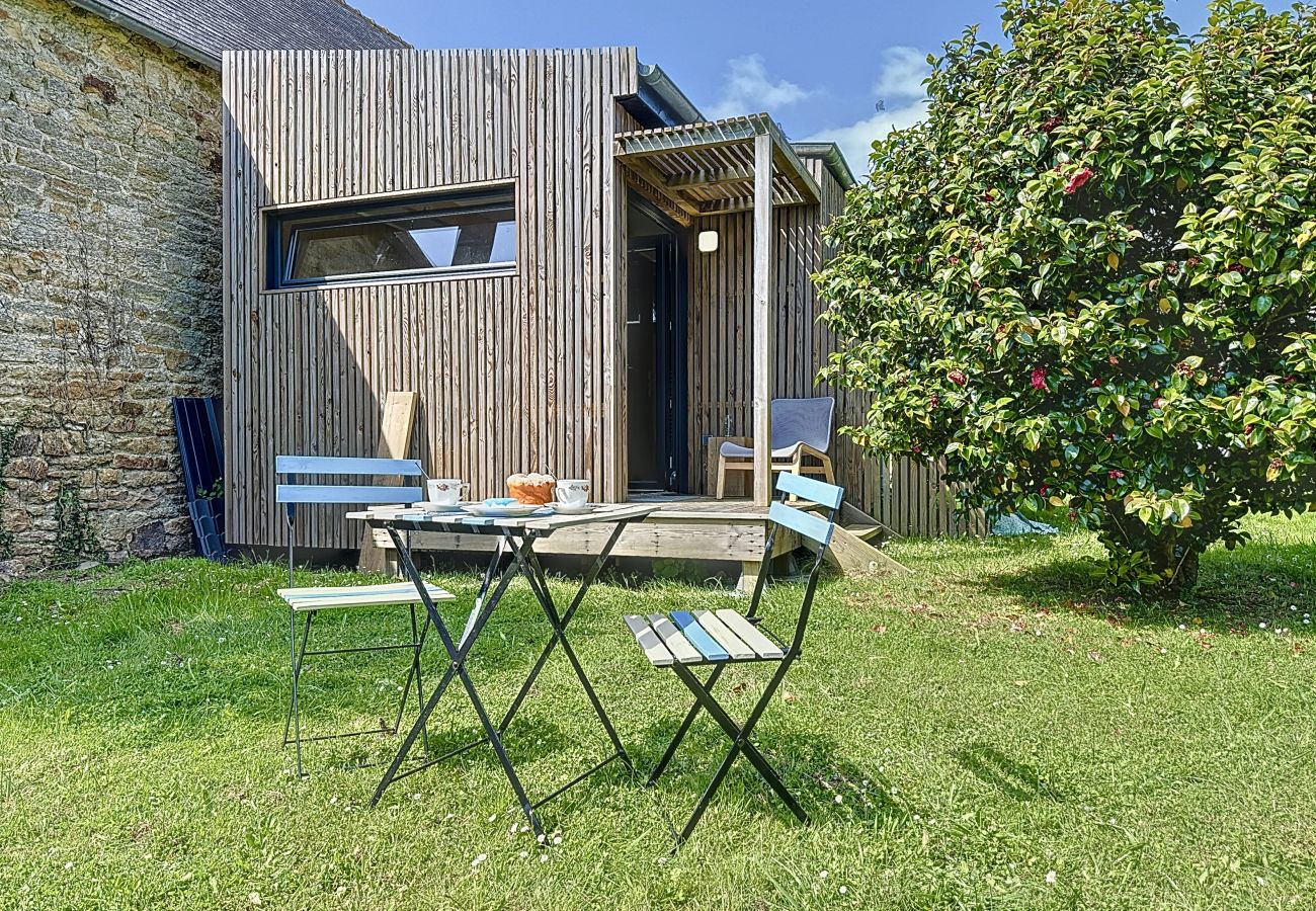 Studio à Combrit - *Le Lodge de Kerfoz* jolie maisonnette avec jardin