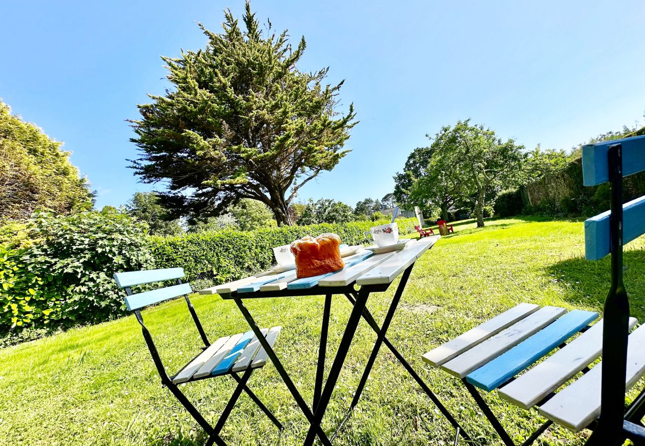 Studio à Combrit - *Le Lodge de Kerfoz* jolie maisonnette avec jardin