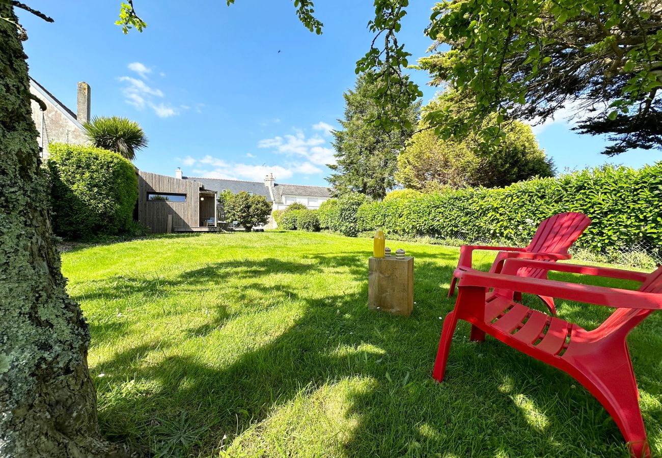 Studio à Combrit - *Le Lodge de Kerfoz* jolie maisonnette avec jardin