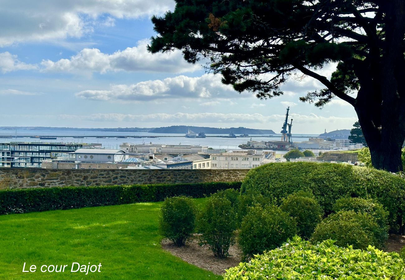 Appartement à Brest - *Ker Prat* cosy & moderne T2 avec jardin, parking